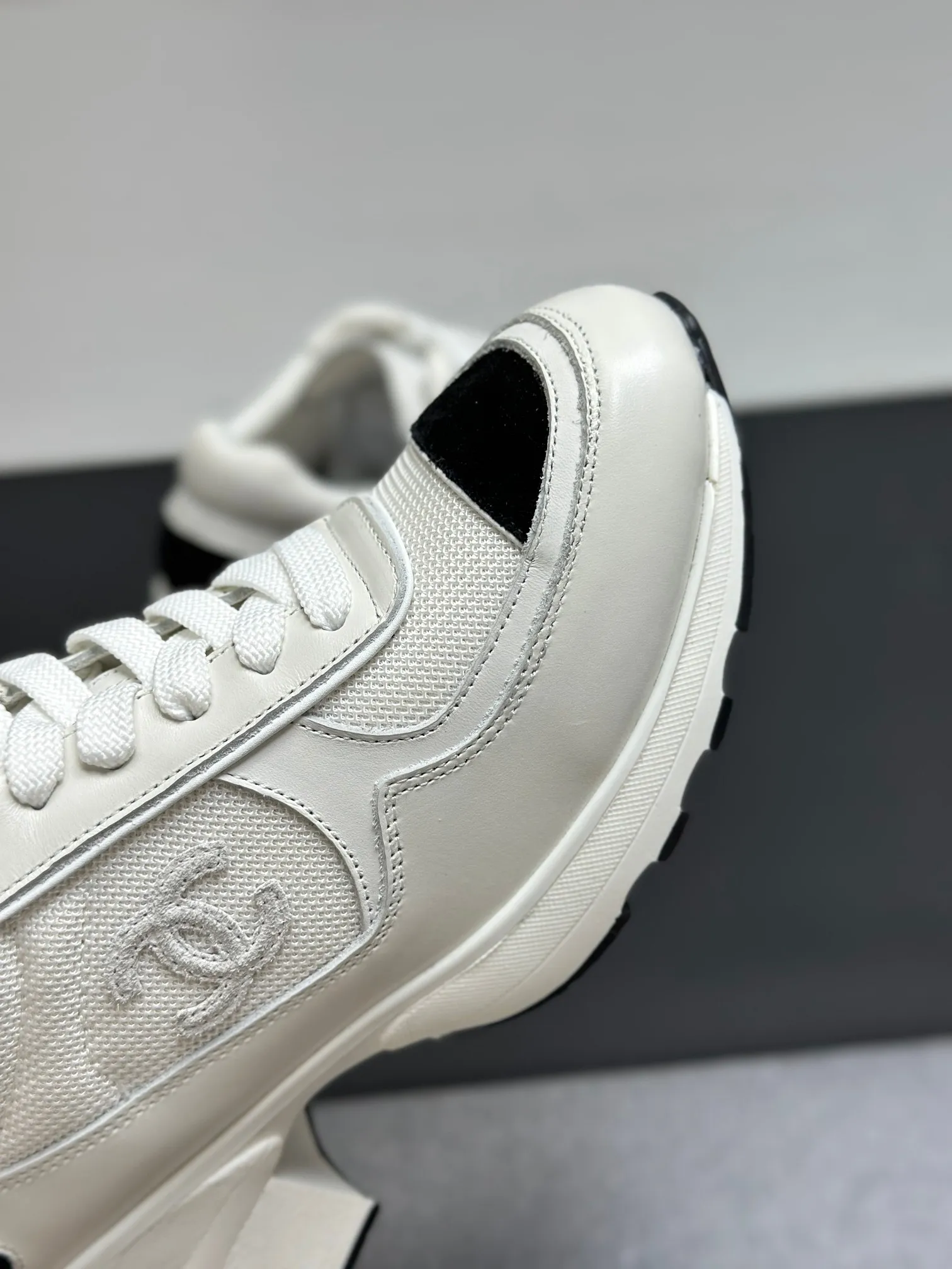Men's shoes 💰620💰Women's 🚺 Chanel Panda shoes! 2025 counter top casual sports shoes This classic design; the upper is in the style of electric embroidery with various techniques; the outsole is fashionable and sporty; the unusual inclusion of a variety of color matching elements... The diversified mix and match is very good-looking and versatile, and can be used for leisure, fashion, sports, and outdoor... ꫛꫀꪝ Go➫ Materials: ❶Upper made of: original imported first-layer silk cowhide + original waterproof cloth + original first-layer cowhide ❷Inner use: Original Yangli+wang ❸ Outsole based on: Original TPU combination outsole Special counter boutique packaging complete set for women 35–41